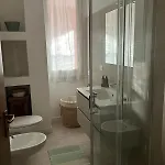 In Arona, Olivia's 100mt Dal Lägenhet