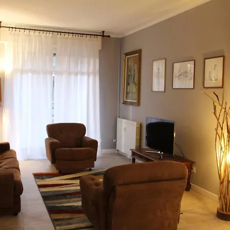 In Arona, Olivia's 100mt Dal Apartment