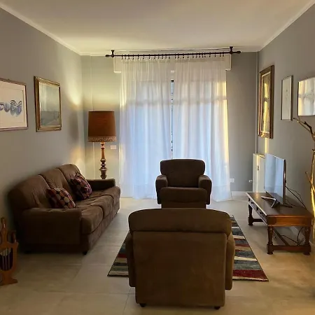 In Arona, Olivia's 100mt Dal 아로나