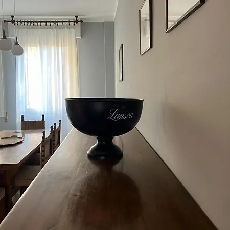 Apartman In Arona, Olivia's 100mt Dal