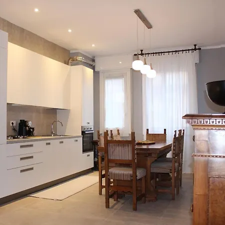 Apartamento In Arona, Olivia's 100mt Dal