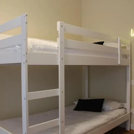 In Arona, Olivia's 100mt Dal Apartman Arona