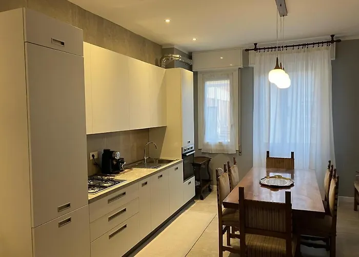 In Arona, Olivia's 100mt Dal * Arona