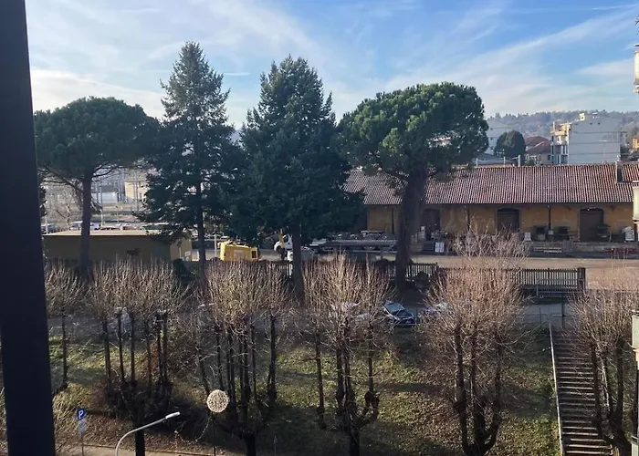 In Arona, Olivia's 100mt Dal * Arona